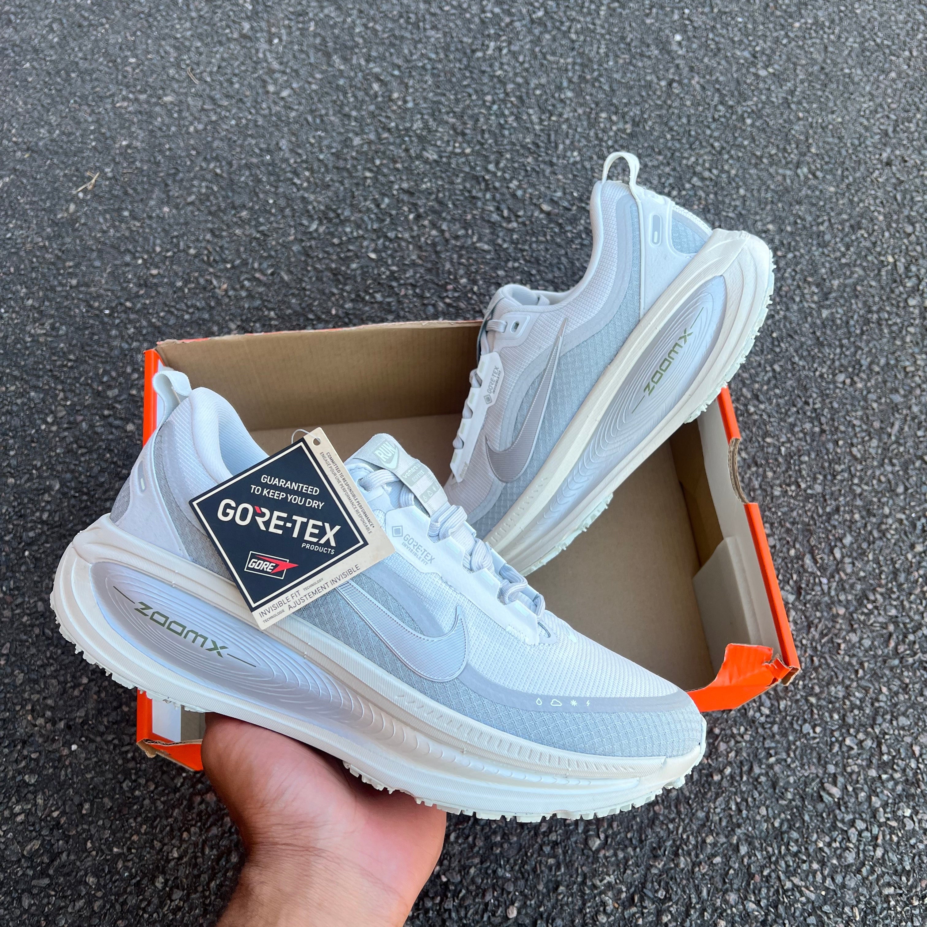 Nike Vomero 18 Gore-Tex Pure Platinum Light Pumice / HALF BOX